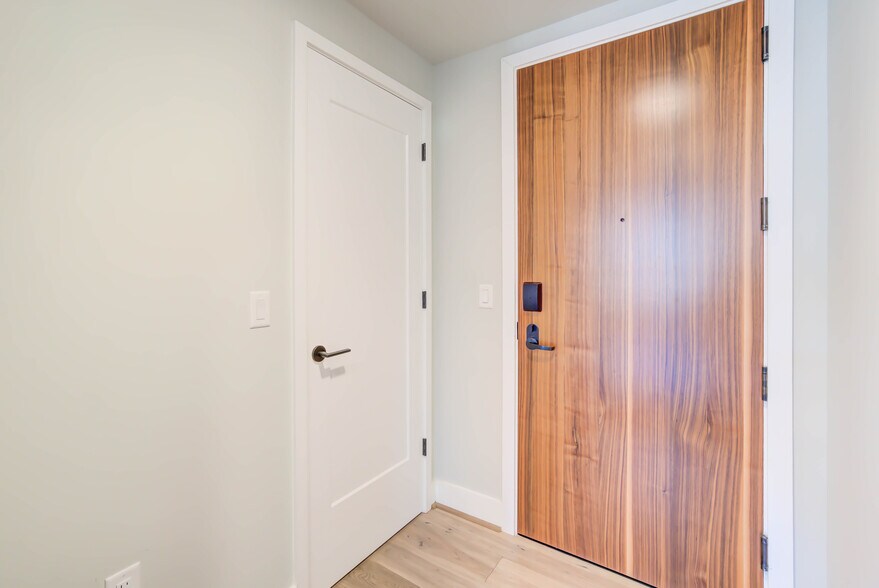 Building Photo - 1300 4th St SE