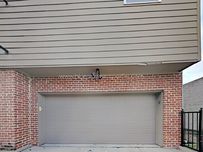 Building Photo - 3200 Ross Ave