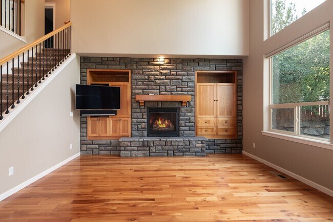 Building Photo - 4-Bedroom Home Near Pine Nursery Park Smart Upgrades & Spacious Yard