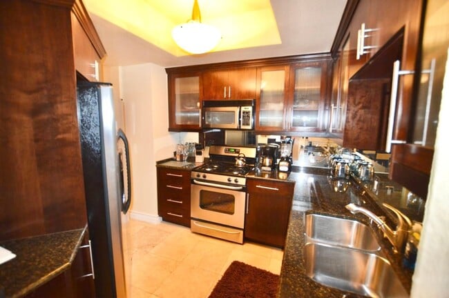 Building Photo - Meridian Luxury 1 Bed/1Bath Condo in Resort Style Community.