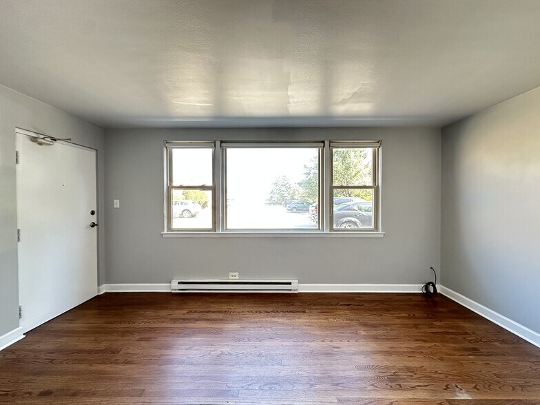 Building Photo - 7632.5 N Milwaukee Ave