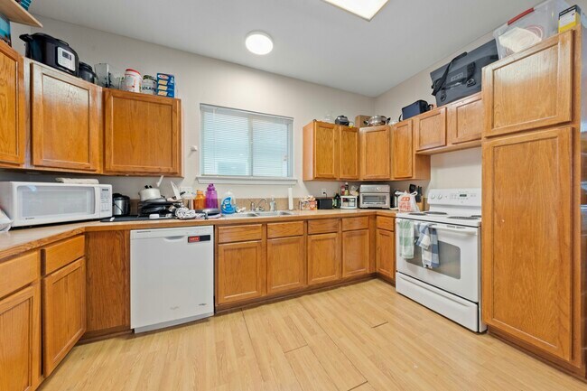 Building Photo - 1425 James Avenue, Unit A