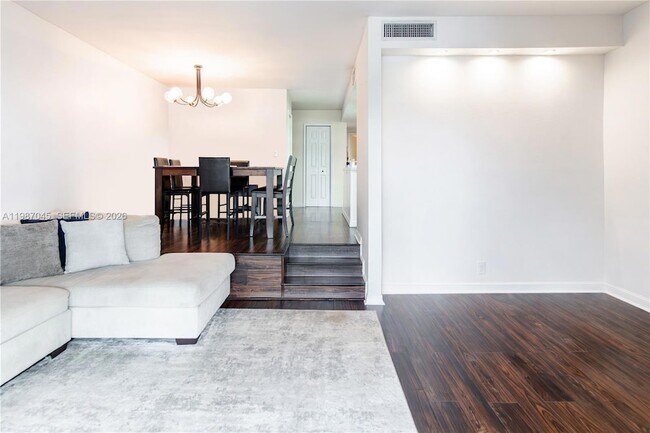 Building Photo - 8980 Palm Tree Ln