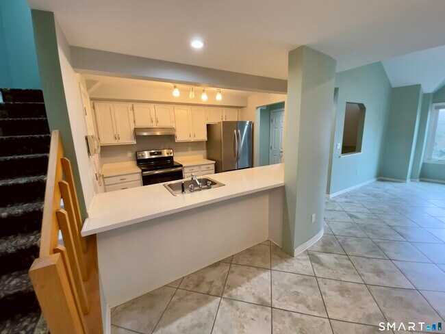 Building Photo - 65 Sandpiper Crescent