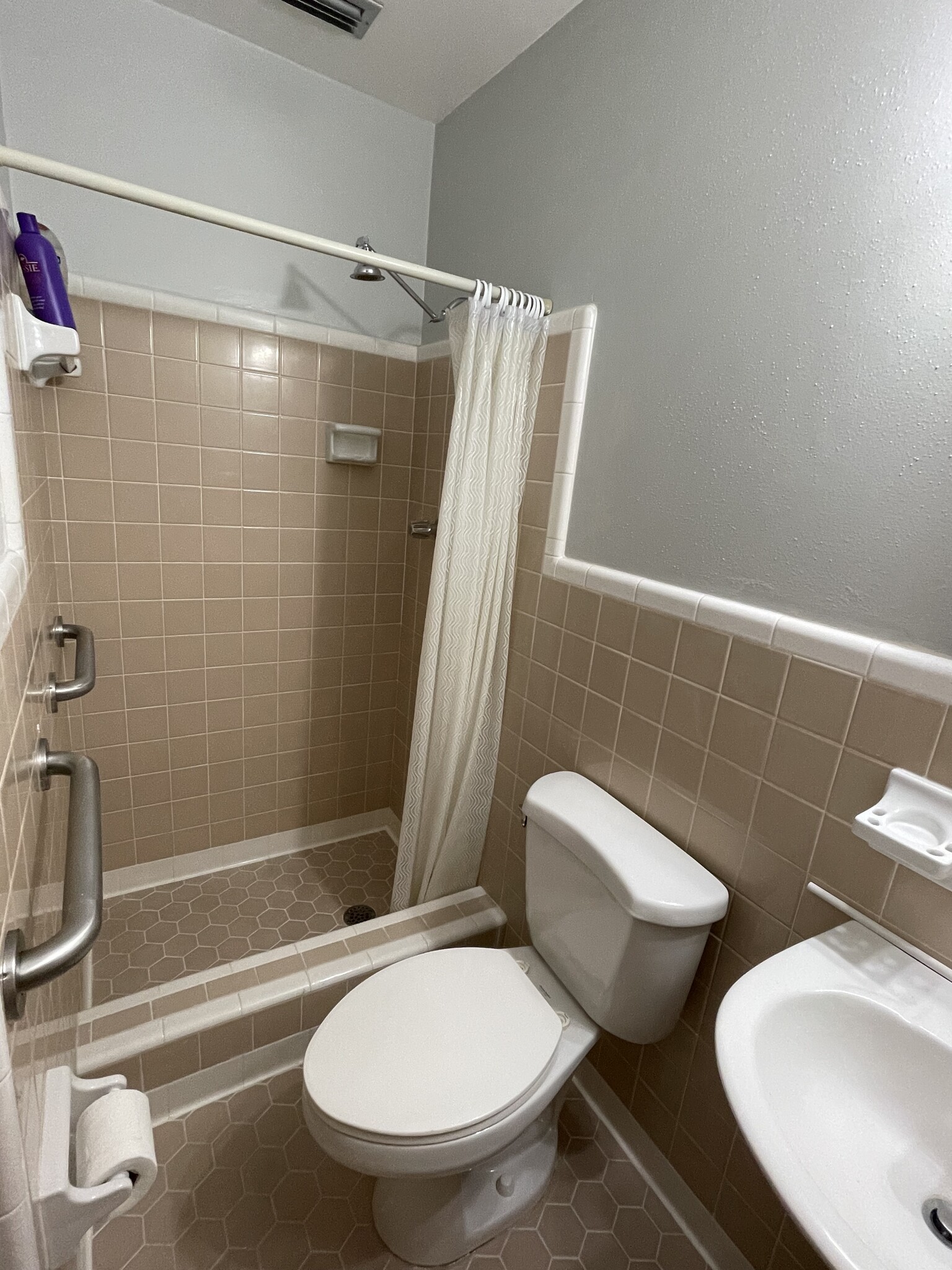 Building Photo - 173 Grandview Ave