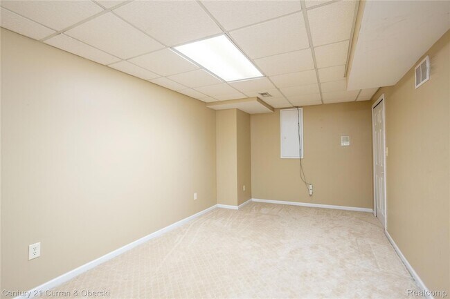 Building Photo - 42104 Echo Forest Dr