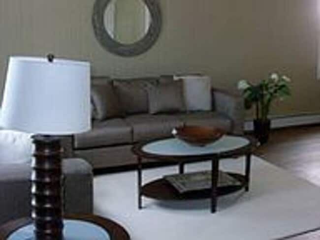 Building Photo - AVAILABLE JUNE - 3 Bed, 1 Bath Updated Home!