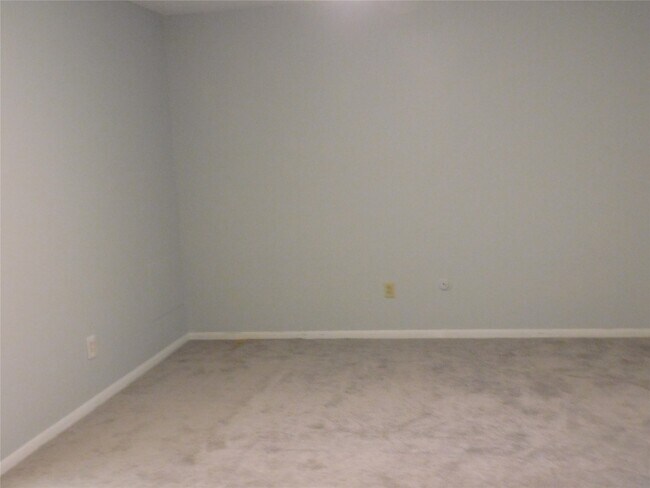 Building Photo - 414 1st St