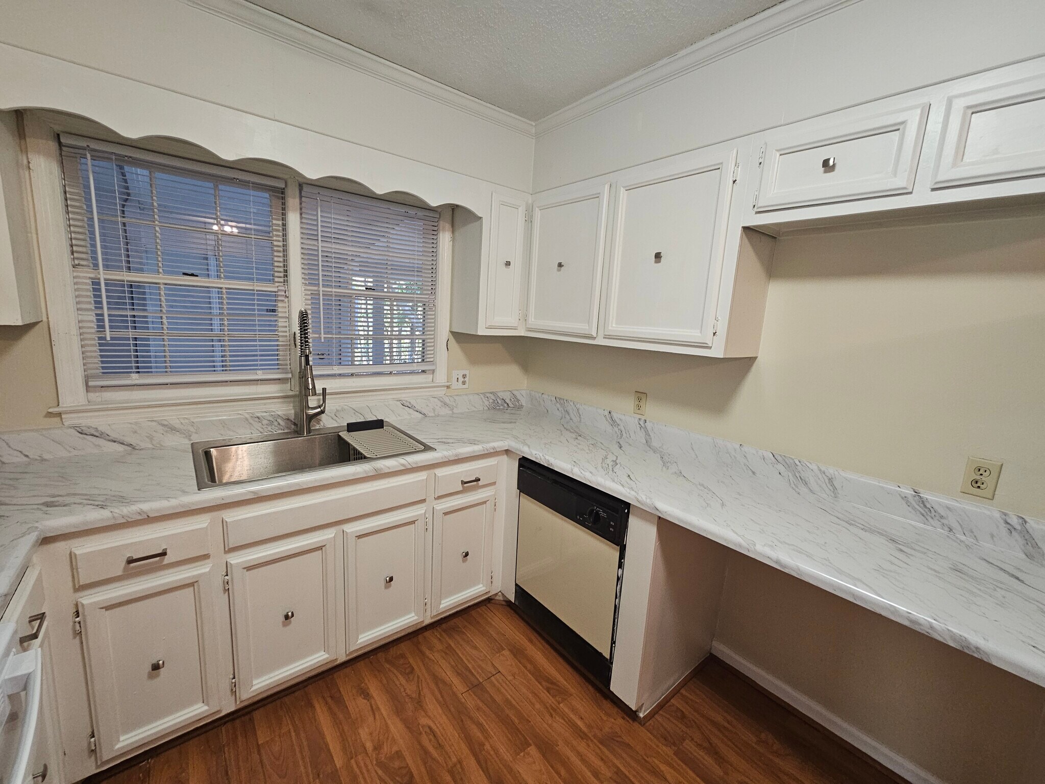 Building Photo - 4602 Norwich Rd