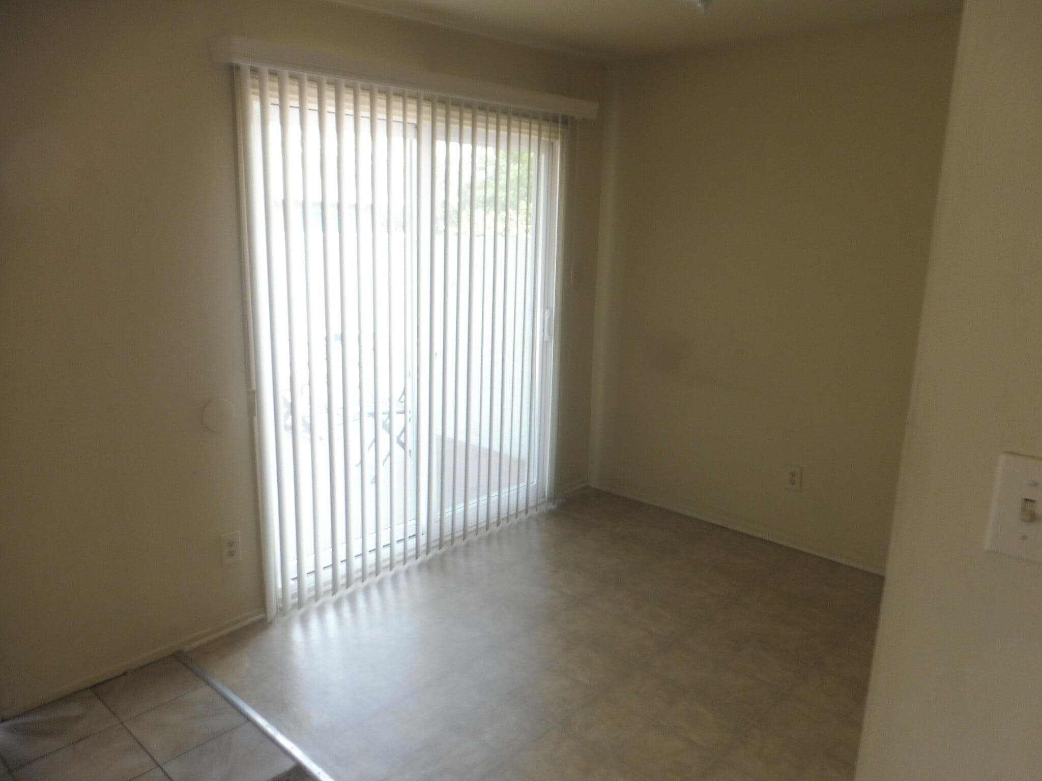 dining /eating with slider to deck - 2613 Andover Ave