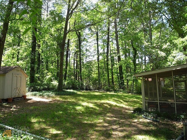 Building Photo - 2528 Pine Lake Pl