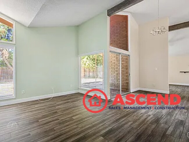 Building Photo - Phenomenal Home Located In Gated Community!