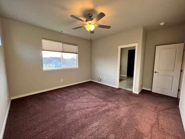 Building Photo - 3bed/2.5bath with Lofted Space at Harbor Crossing!