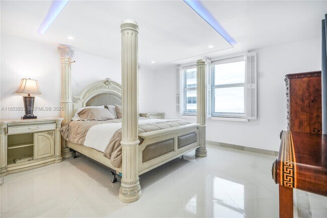 Building Photo - 1912 S Ocean Dr