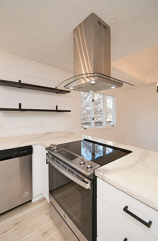 Building Photo - 4640 Washington Ave