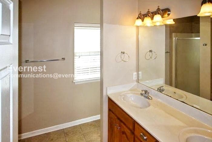 Building Photo - 5555 Crooked Creek Dr