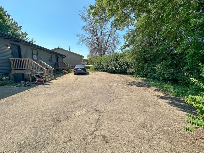 Building Photo - 1317 Woodstock Ave