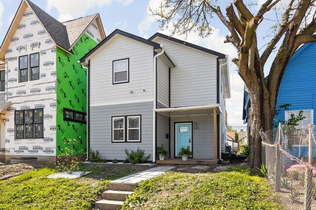 Building Photo - 305 Parkway Ave