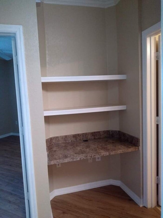 Building Photo - Beautiful one-bedroom condominium in the d...