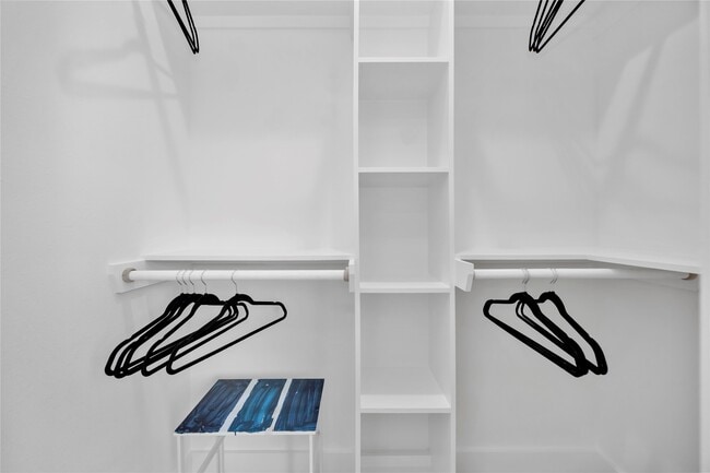 Building Photo - 2112 Des Chaumes St