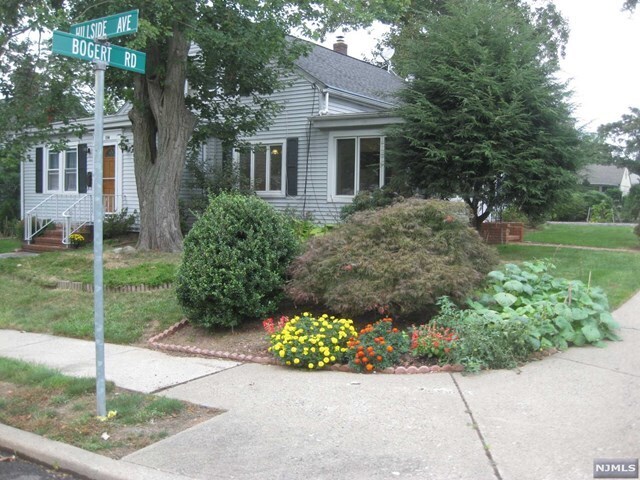 Building Photo - 184 Hillside Ave