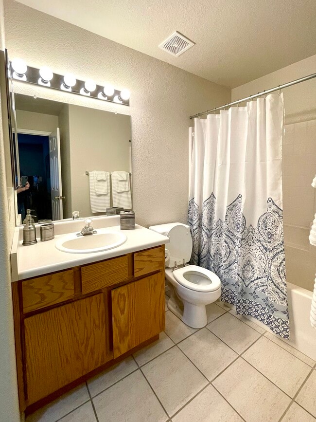 Building Photo - 1215 Mohican Dr