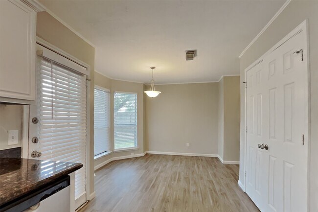 Building Photo - 14706 Trailbrook Dr