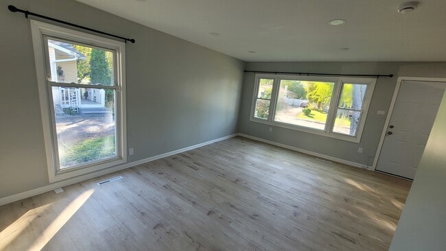 Building Photo - 149 Austin Ave