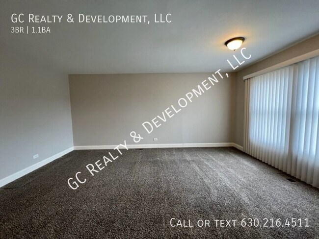Building Photo - ***BOLINGBROOK LOCATION / 3 BDRM / FINISHE...