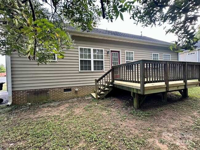 Building Photo - 3351 Robinwood Rd