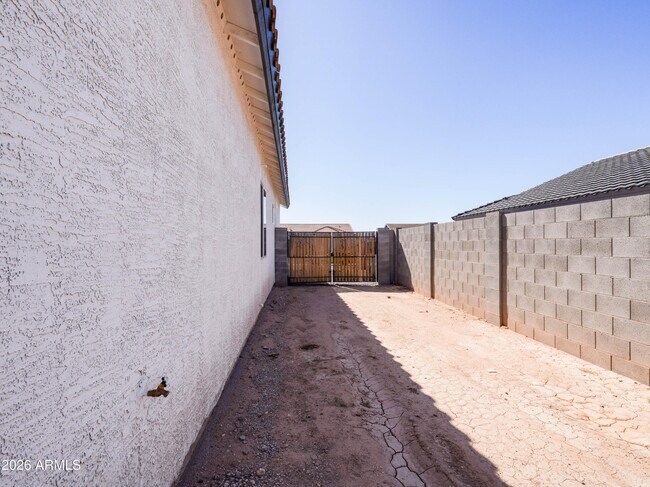 Building Photo - 11000 Cove Dr