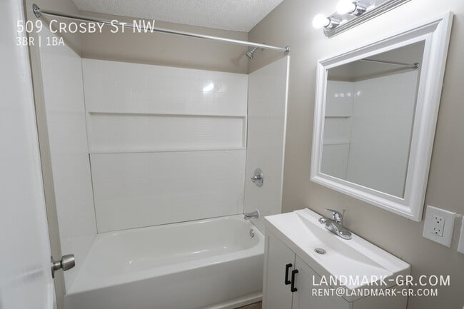 Building Photo - 509 Crosby St NW