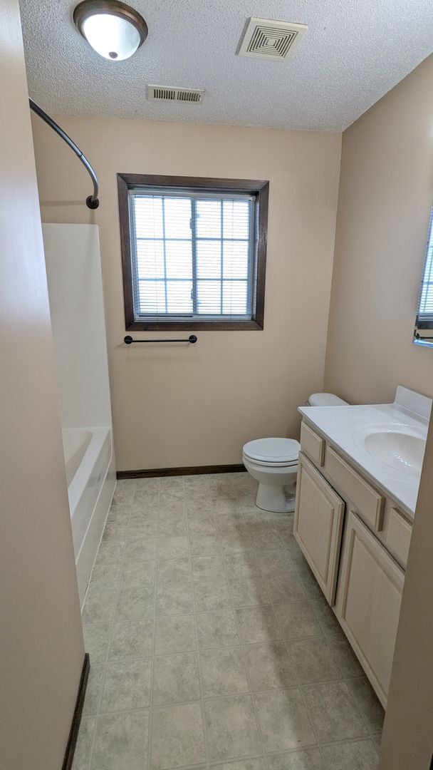 Building Photo - 3-bed home near Lake Manawa