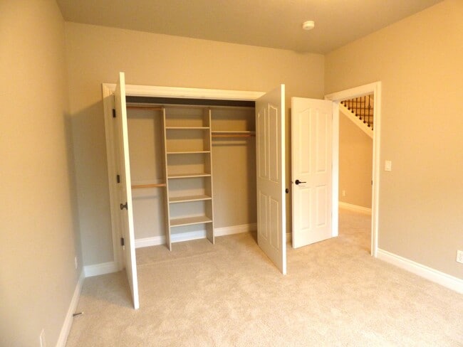 Building Photo - 5 Bedroom Home in South Salem! Near I-5