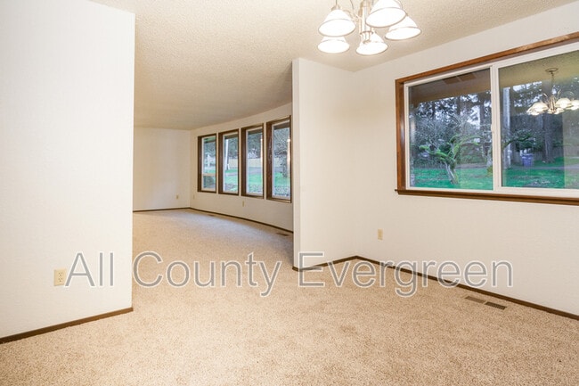 Building Photo - 5805 48th Ave E