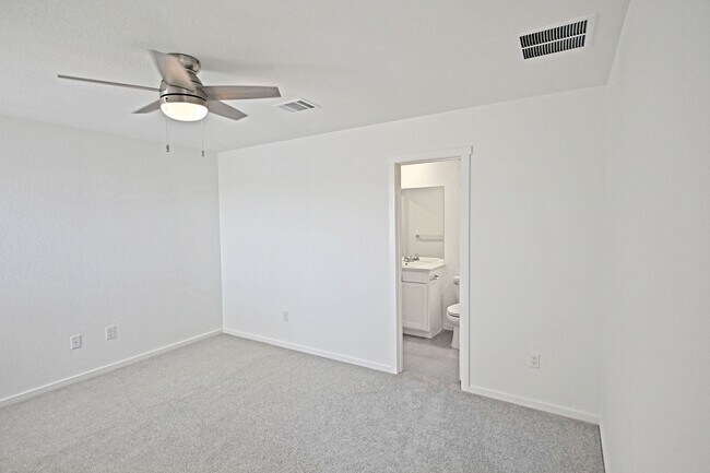 Building Photo - 1601 Tiptop Mdw