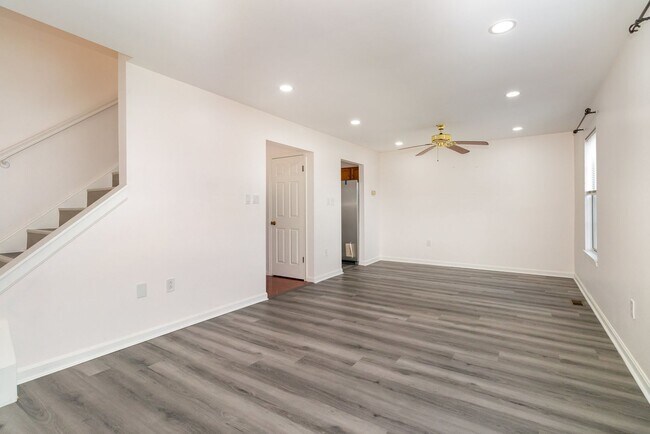 Building Photo - 6212 Spring Knoll Dr