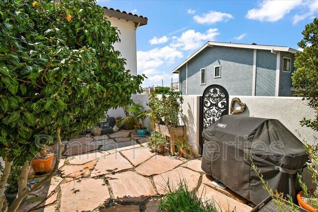 Building Photo - 122 S Guadalupe Ave