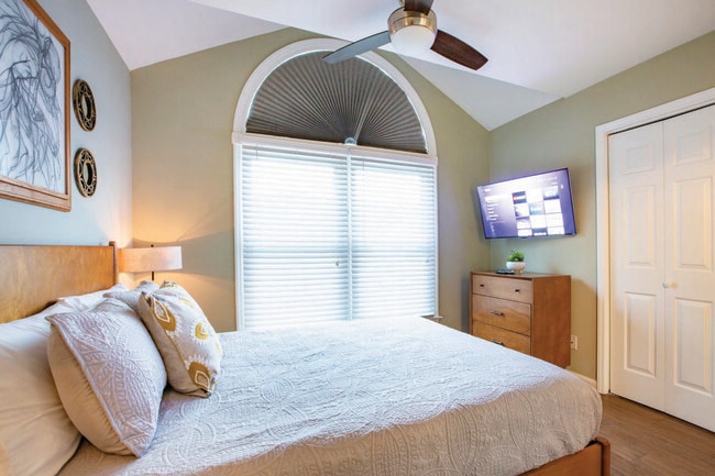 Building Photo - 125 W Victoria Ct