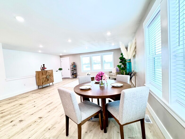 Building Photo - 3217 E Reynard Ln