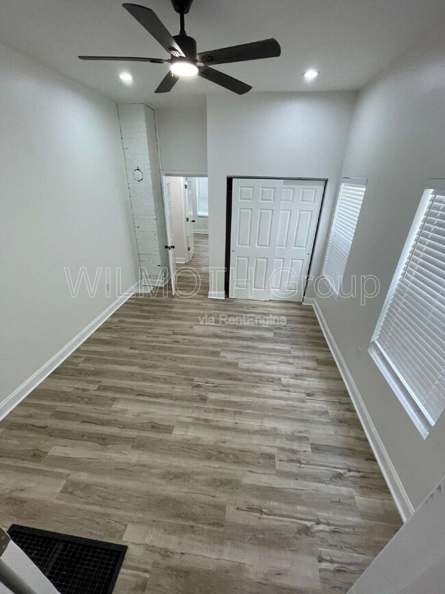 Building Photo - 1126 Villa Ave