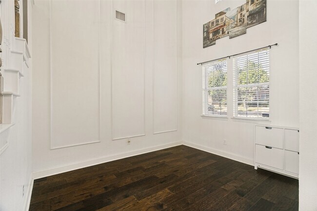 Building Photo - 9028 Bottlebrush Ln