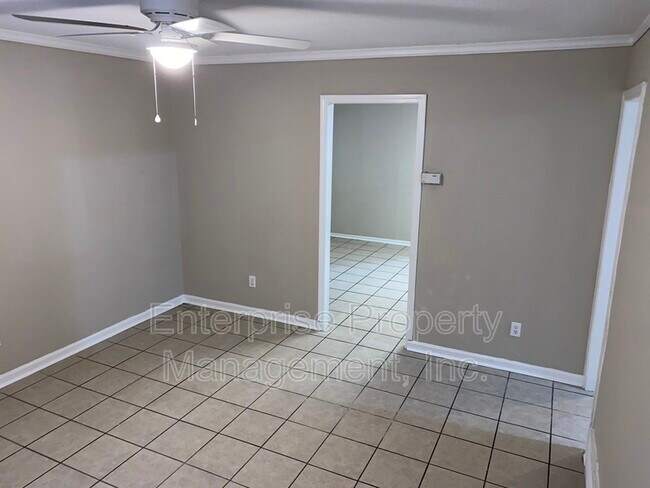 Building Photo - 424 Deerskin Dr