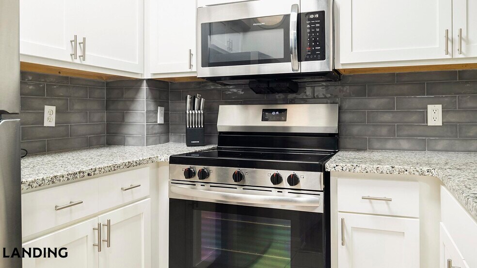 Building Photo - 2801 Biltmore Park Dr