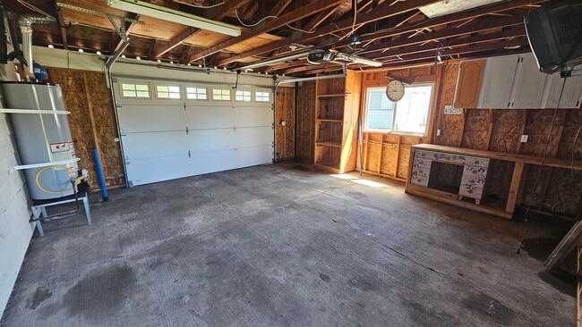 Building Photo - 2400 Carpenter St