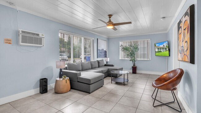 Building Photo - 401 Hibiscus Ave