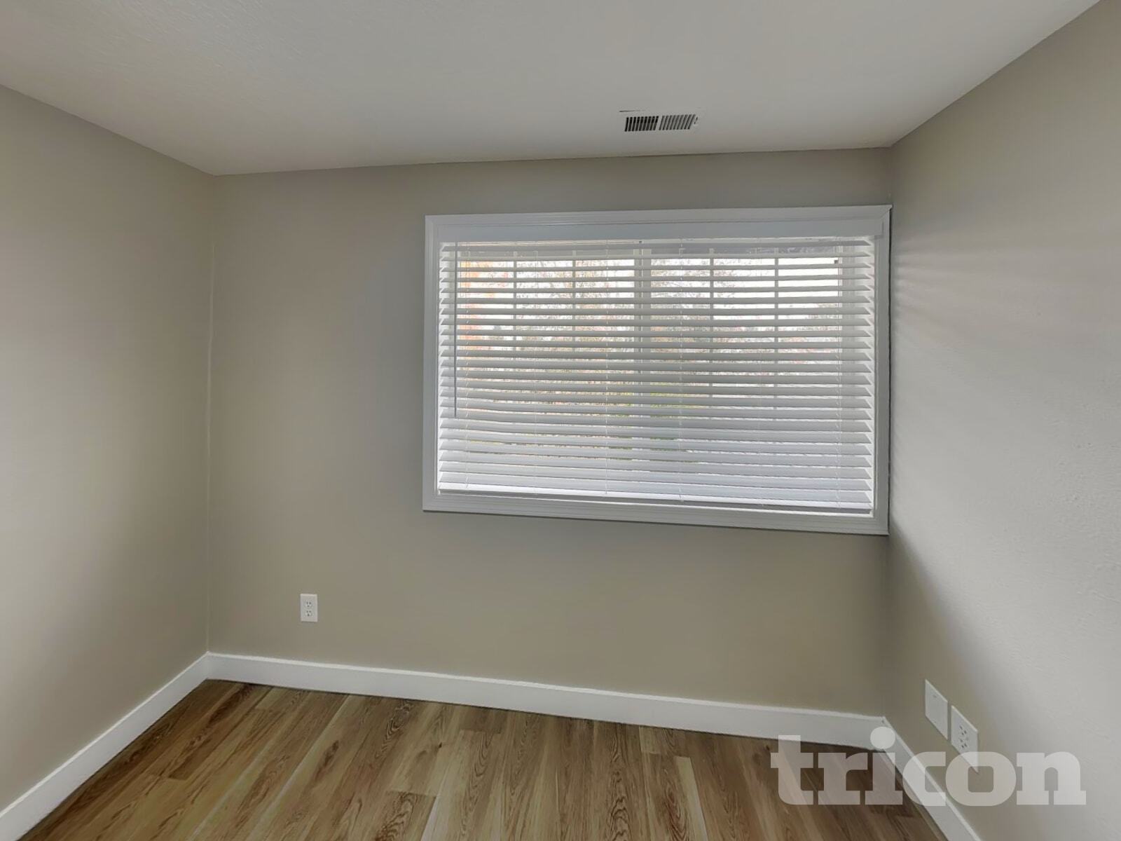 Building Photo - 16209 NE 12th St