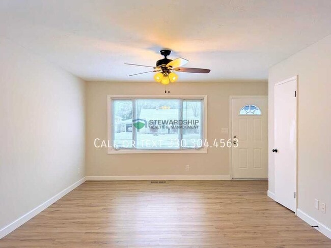 Building Photo - 2881 Archwood Pl