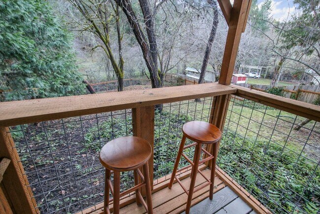 Building Photo - Daisy Creek Cottage: Fully Furnished 2bd/1ba, Fenced Yard, Utility Fee $300