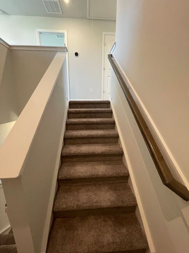 Building Photo - Introducing a stunning home